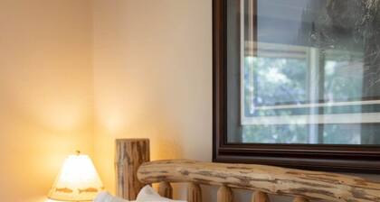 Spacious 3BR in West Yellowstone, just 1 minute to the park. Homestead 8