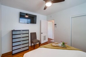 2 bedrooms, iron/ironing board, free WiFi, bed sheets