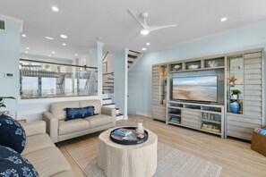 Smart TV - Paradise Point: New, luxury, fully remodeled oceanfront townhome! (Fernandina Beach)