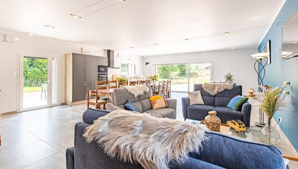 TV, table football, ping pong - l'Improbable - MANCEY (MANCEY)