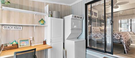1 habitación, tabla de planchar con plancha, wifi y ropa de cama