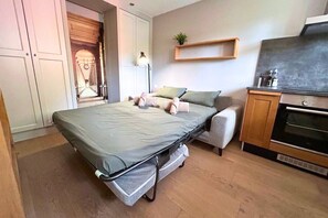 Bügeleisen/Bügelbrett, kostenloses WLAN, Bettwäsche