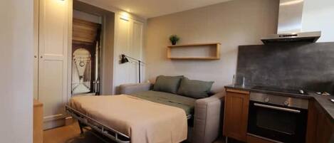 Iron/ironing board, free WiFi, bed sheets
