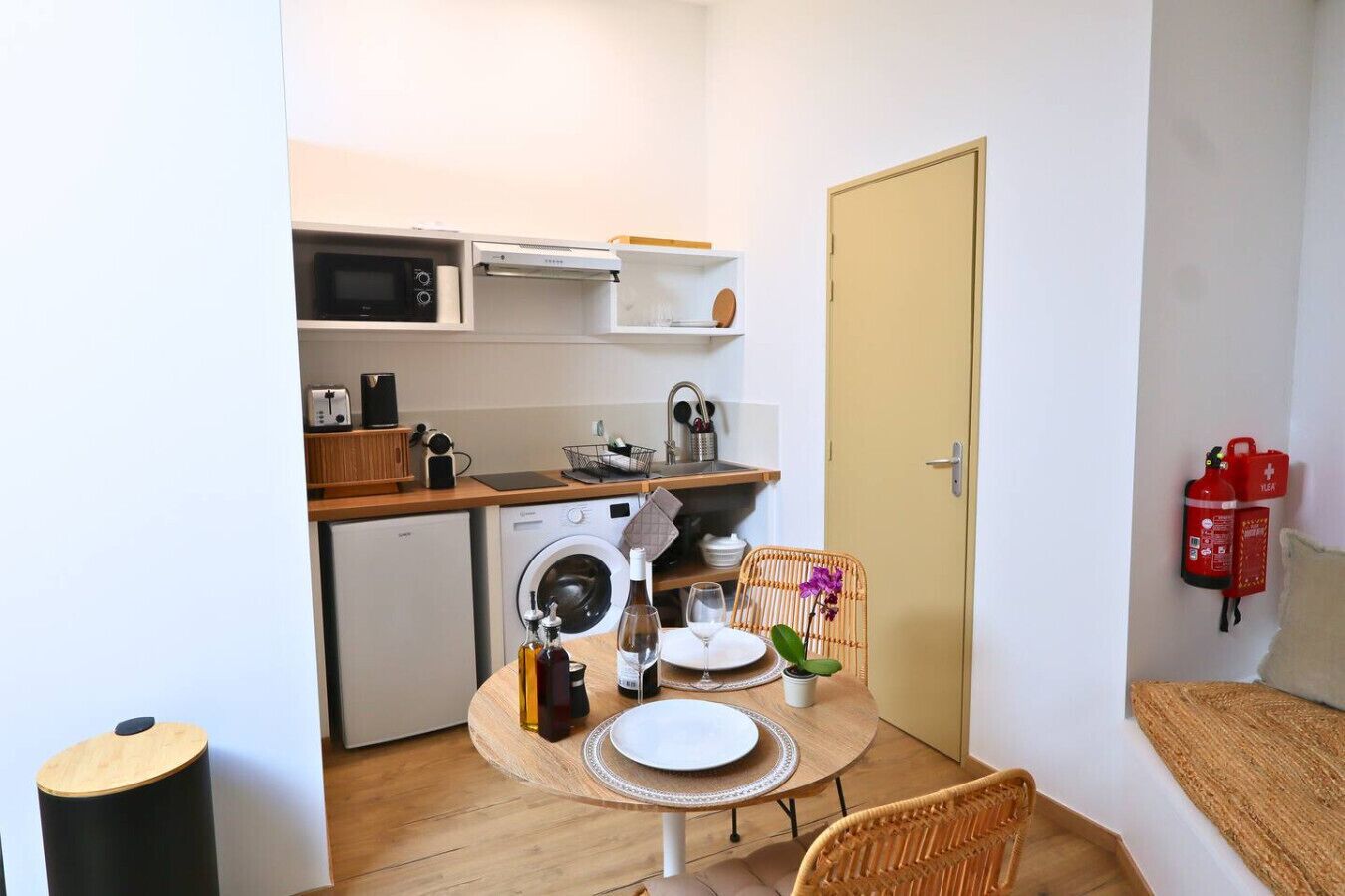 Fridge, microwave, coffee/tea maker, toaster