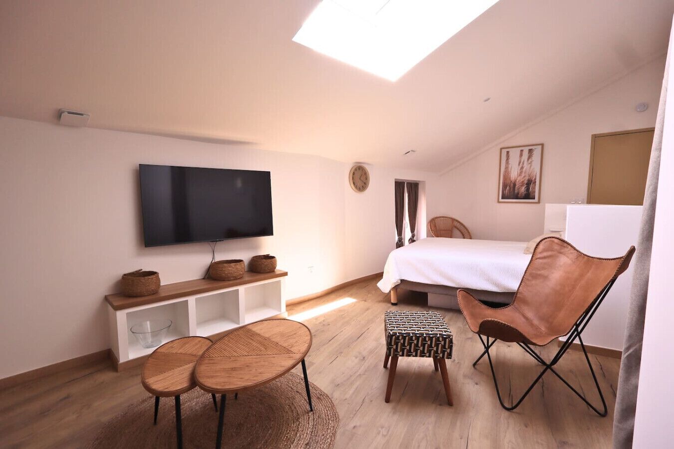 Iron/ironing board, Internet, bed sheets