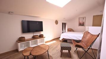 Iron/ironing board, Internet, bed sheets