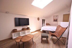 Iron/ironing board, Internet, bed sheets