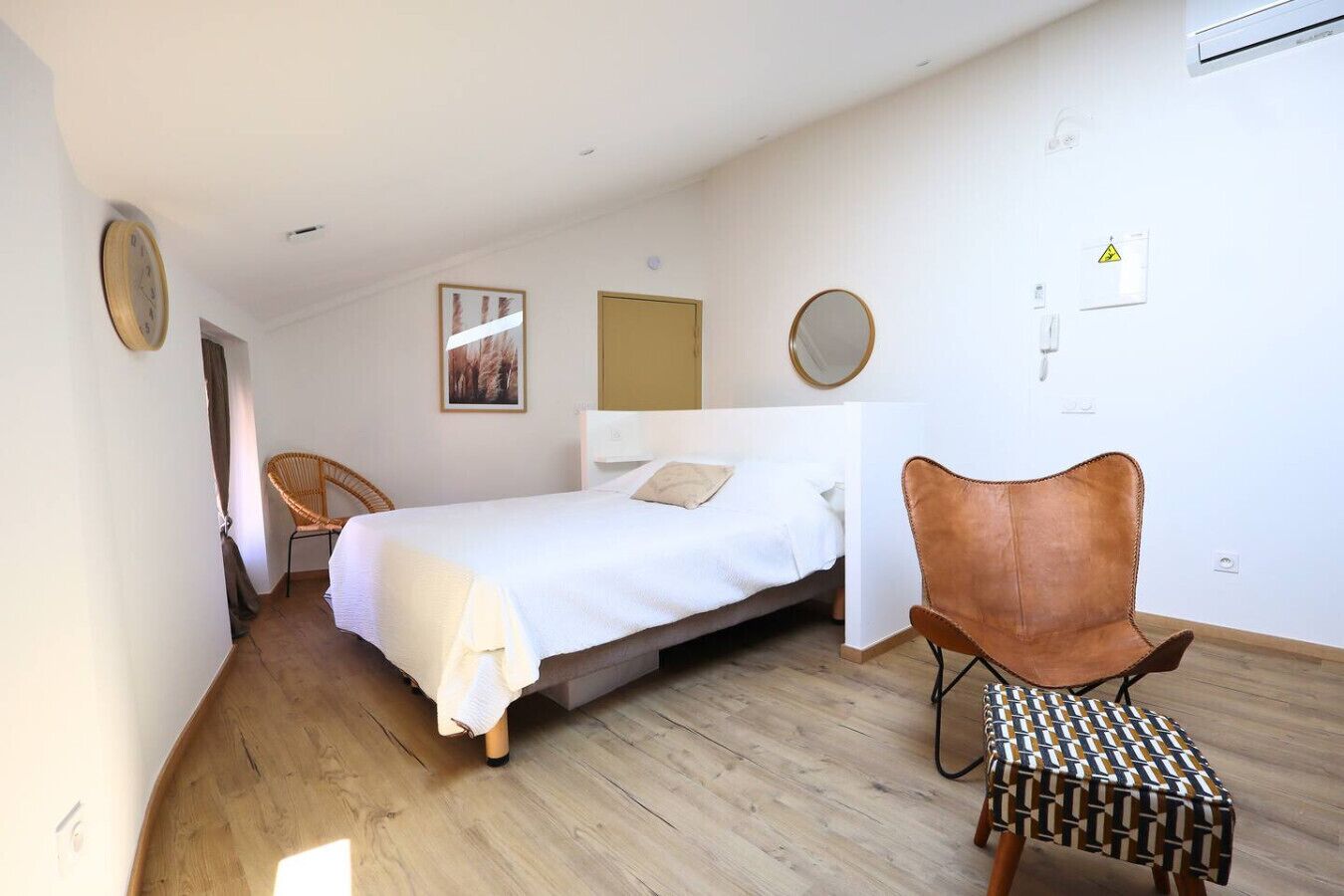 Bügeleisen/Bügelbrett, Internetzugang, Bettwäsche