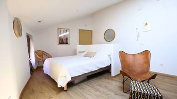 Bügeleisen/Bügelbrett, Internetzugang, Bettwäsche