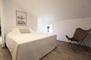 Iron/ironing board, travel cot, free WiFi, bed sheets