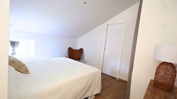 Een strijkplank/strijkijzer, gratis wifi, beddengoed