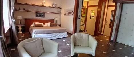 1 chambre, bureau, draps fournis