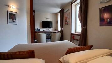 1 chambre, bureau, draps fournis