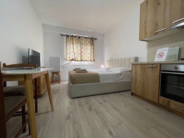 Bureau, Wi-Fi gratuit, draps fournis