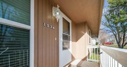 3-bedroom house in Sailboat Subdivision on Wolf Creek with AC, WiFi, grill, deck