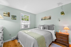 2 bedrooms, desk, free WiFi, bed sheets