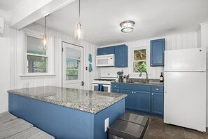 Fridge, microwave, stovetop, dishwasher - Charming Town Neck Home for Cape Relaxation (Sandwich)