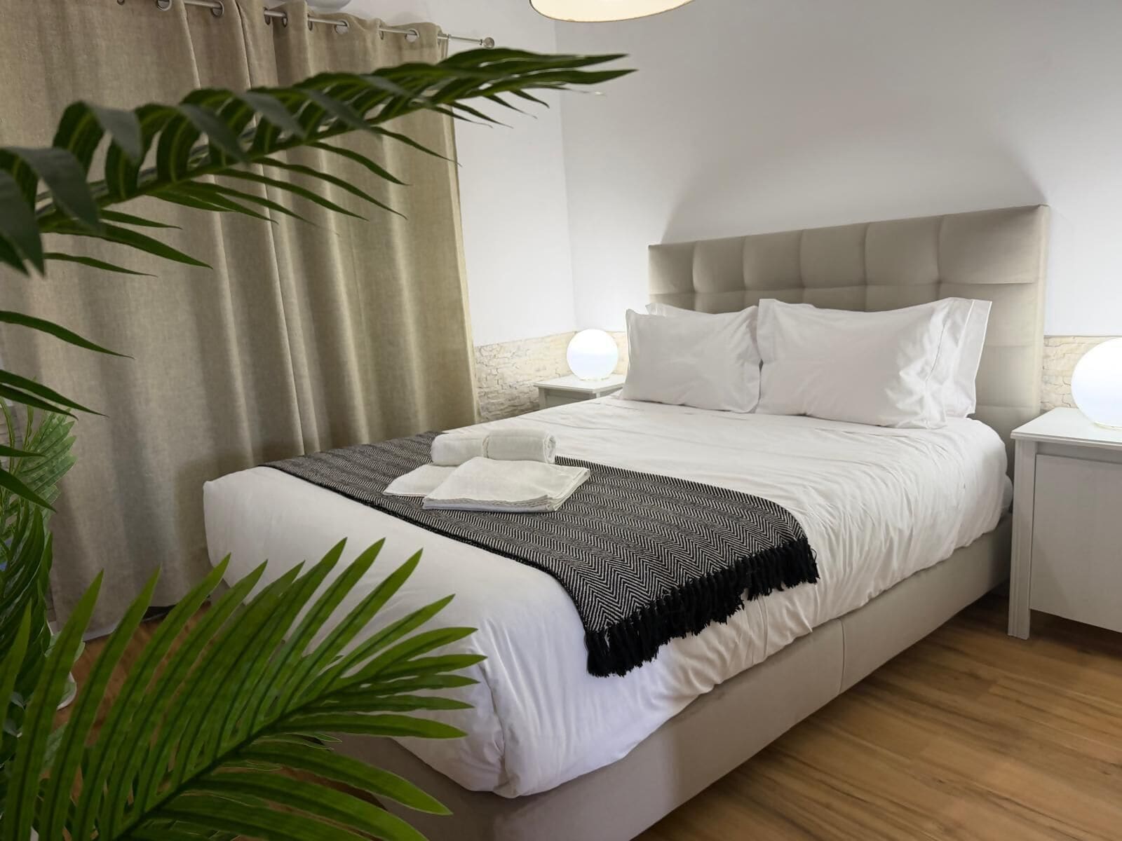 1 dormitori, escriptori, planxa i posts de planxar i wifi gratuïta 