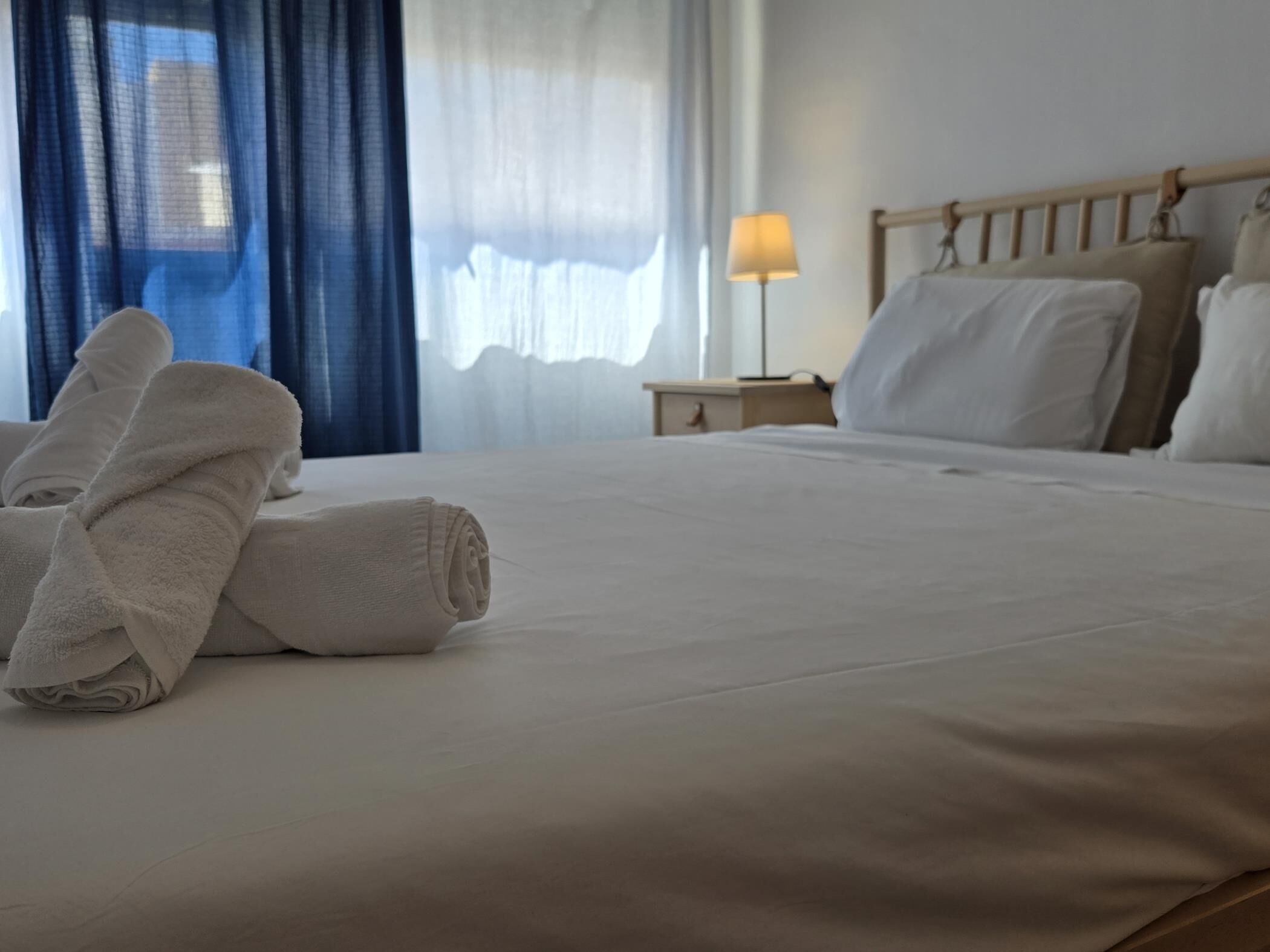 Tabla de planchar con plancha, Internet, ropa de cama