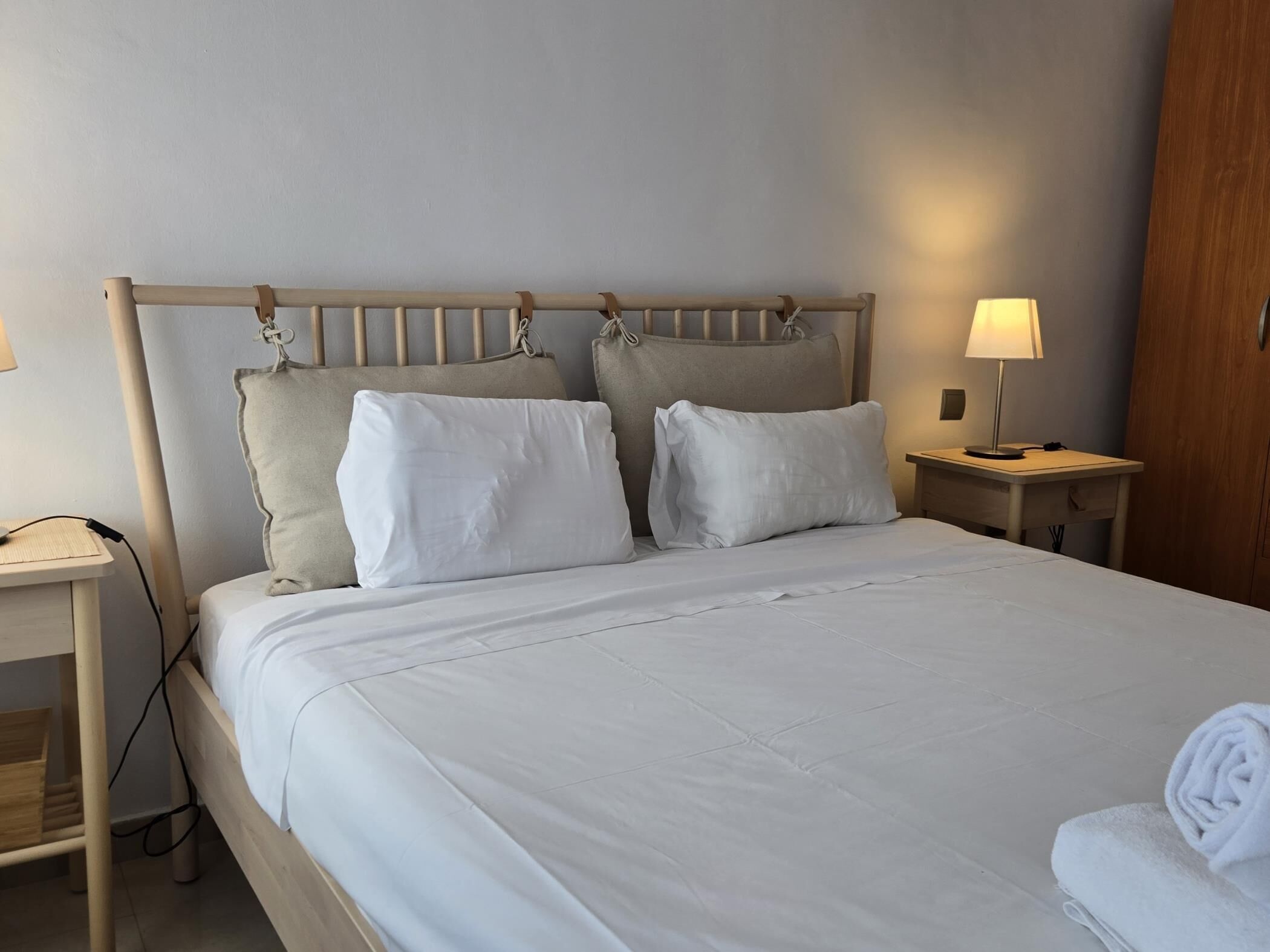 Iron/ironing board, internet, bed sheets