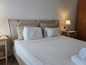 Strykejern/-brett, internettilgang og sengetøy