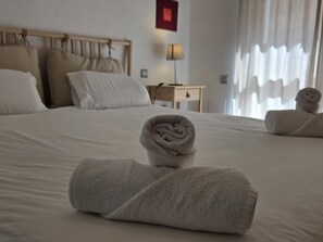 Iron/ironing board, Internet, bed sheets