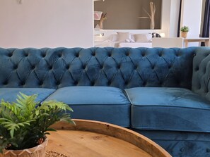 TV - Felix Saenz Boutique Suits Gazpachuelo (Málaga)