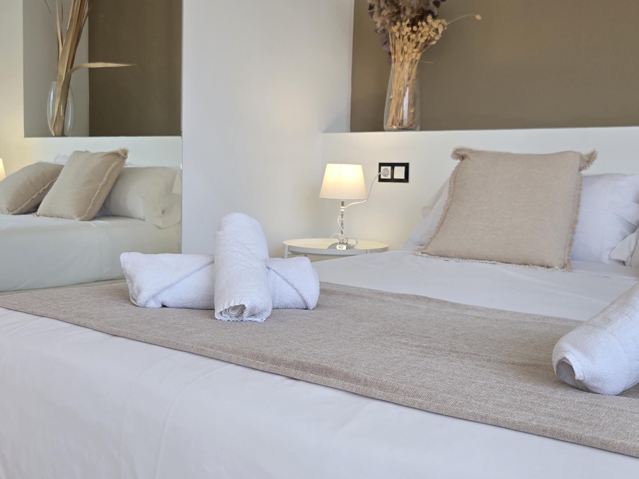 Tabla de planchar con plancha, Internet, ropa de cama