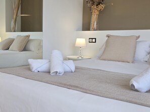 Iron/ironing board, internet, bed sheets - Felix Saenz Boutique Suits Gazpachuelo (Málaga)