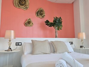 Iron/ironing board, Internet, bed sheets - Felix Saenz Boutique Suits Biznaga (Málaga)