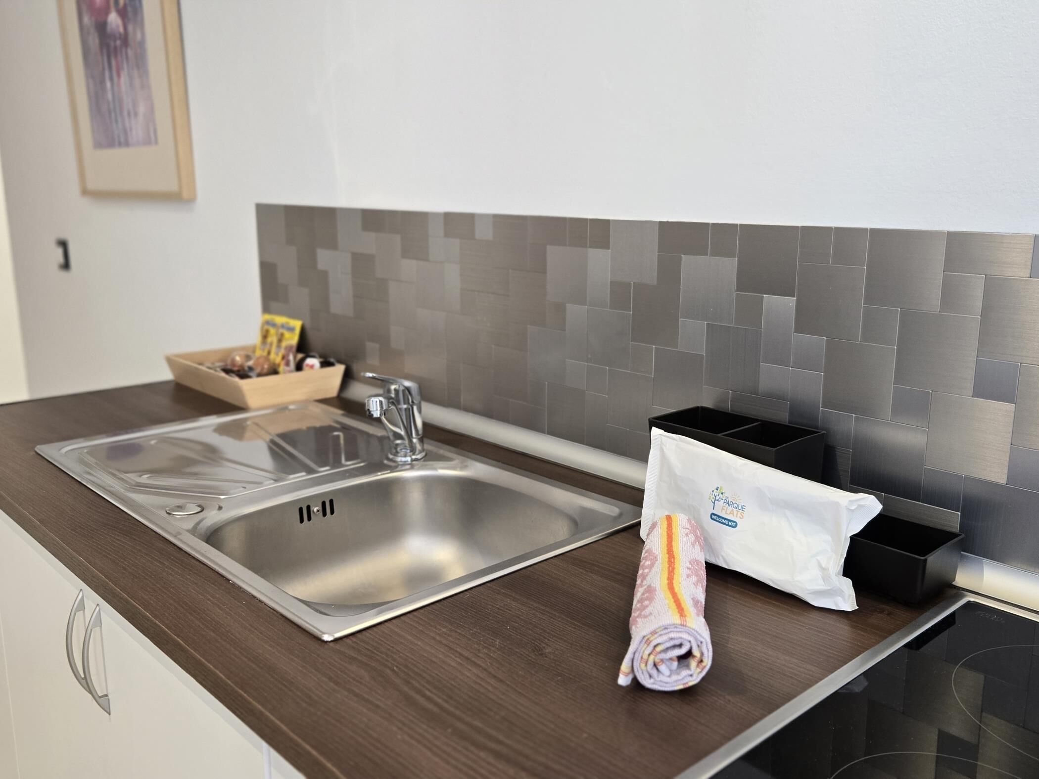 Frigorífico, microondas, cafetera o tetera y tostadora