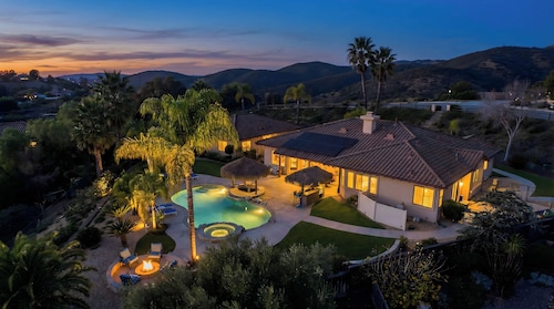 Luxury Villa Close to your wedding venues, Golf and Wineries