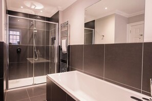 Articles de toilette gratuits, sèche-cheveux