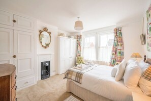 2 chambres, fer et planche à repasser, Wi-Fi, draps fournis