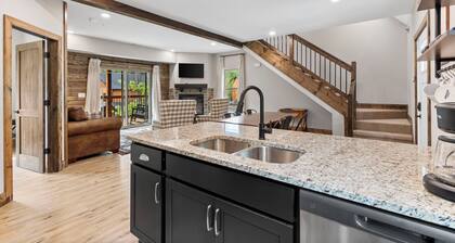 Family/ Pet friendly/6 beds!