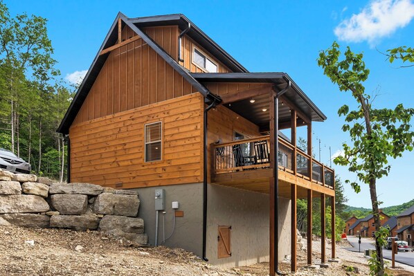 Exterior - Family/ Pet friendly/6 beds! (hollister)