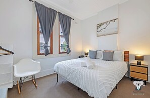2 chambres, fer et planche à repasser, Wi-Fi, draps fournis