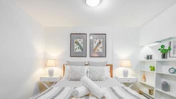 1 habitación, tabla de planchar con plancha, wifi y ropa de cama