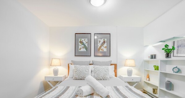 1 bedroom, iron/ironing board, WiFi, bed sheets - KozyGuru | Barangaroo | Waterfront Views Studio (Sydney)