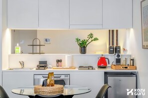 Fridge, microwave, stovetop, dishwasher