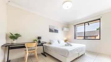 3 bedrooms, iron/ironing board, WiFi, bed sheets