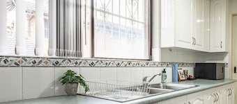 KozyGuru | Cabramatta | Spacious 3BR Townhouse