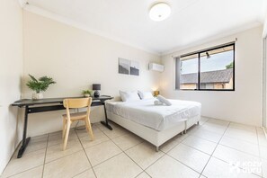 3 bedrooms, iron/ironing board, WiFi, bed sheets