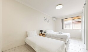 3 slaapkamers, een strijkplank/strijkijzer, wifi, beddengoed
