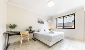 3 bedrooms, iron/ironing board, WiFi, bed sheets