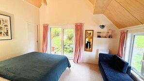 3 bedrooms, desk, iron/ironing board, travel cot