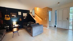 Älytelevisio, kirjoja, stereot, tulostin