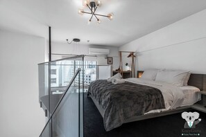 1 bedroom, iron/ironing board, WiFi, bed sheets - KozyGuru | CBD Darling Harbor | View Stunning Loft (Sydney)