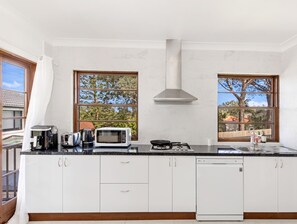 Fridge, microwave, stovetop, dishwasher