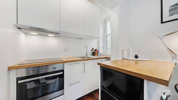 Køleskab, ovn, kogeplade, brødrister